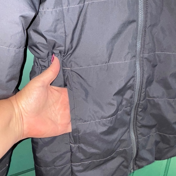 The North Face girls size large 12 reversible charcoal coat - Picture 10 of 11